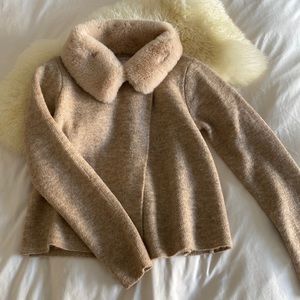 Warm cardigan with removable fur collar